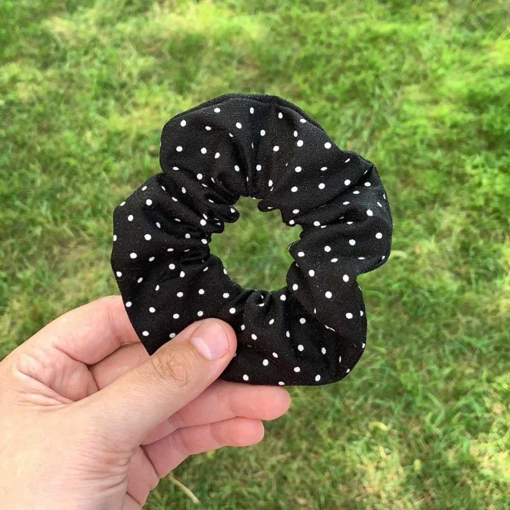 Little Black Dottie Scrunchie 🖤